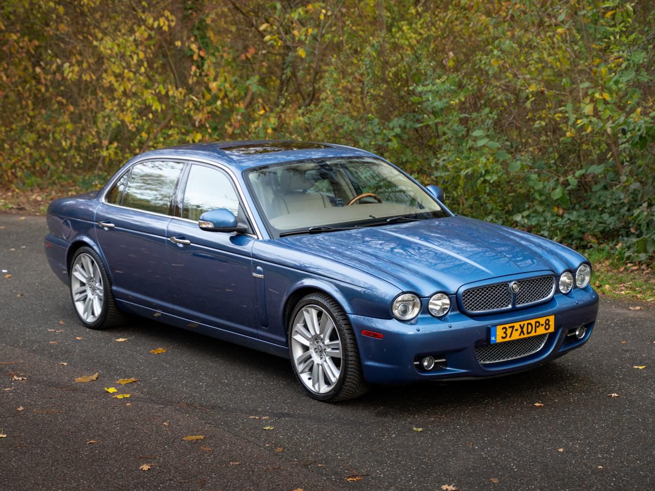Jaguar XJ zijaanzicht 3/4