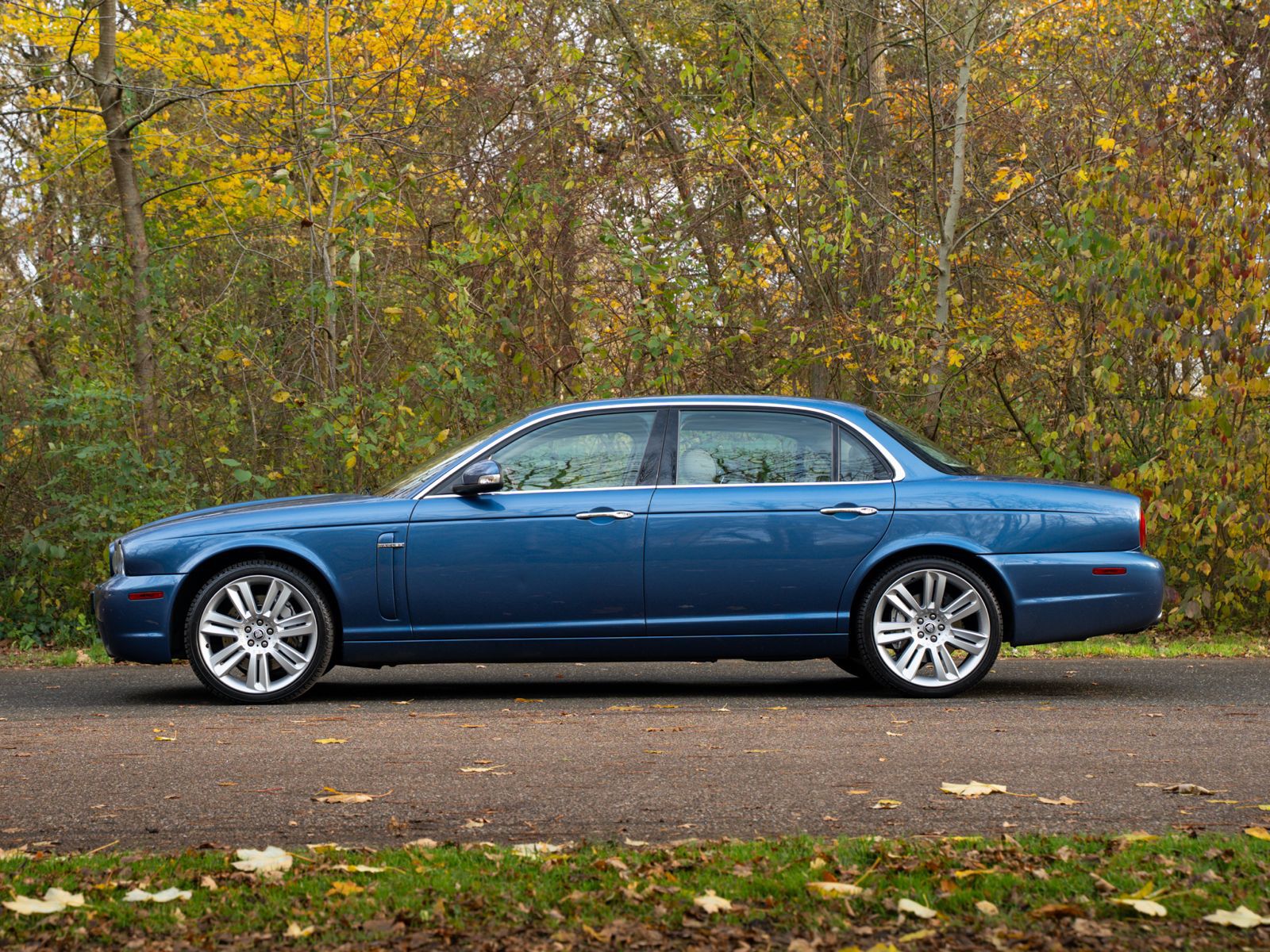 Jaguar XJ zijaanzicht andere zijde