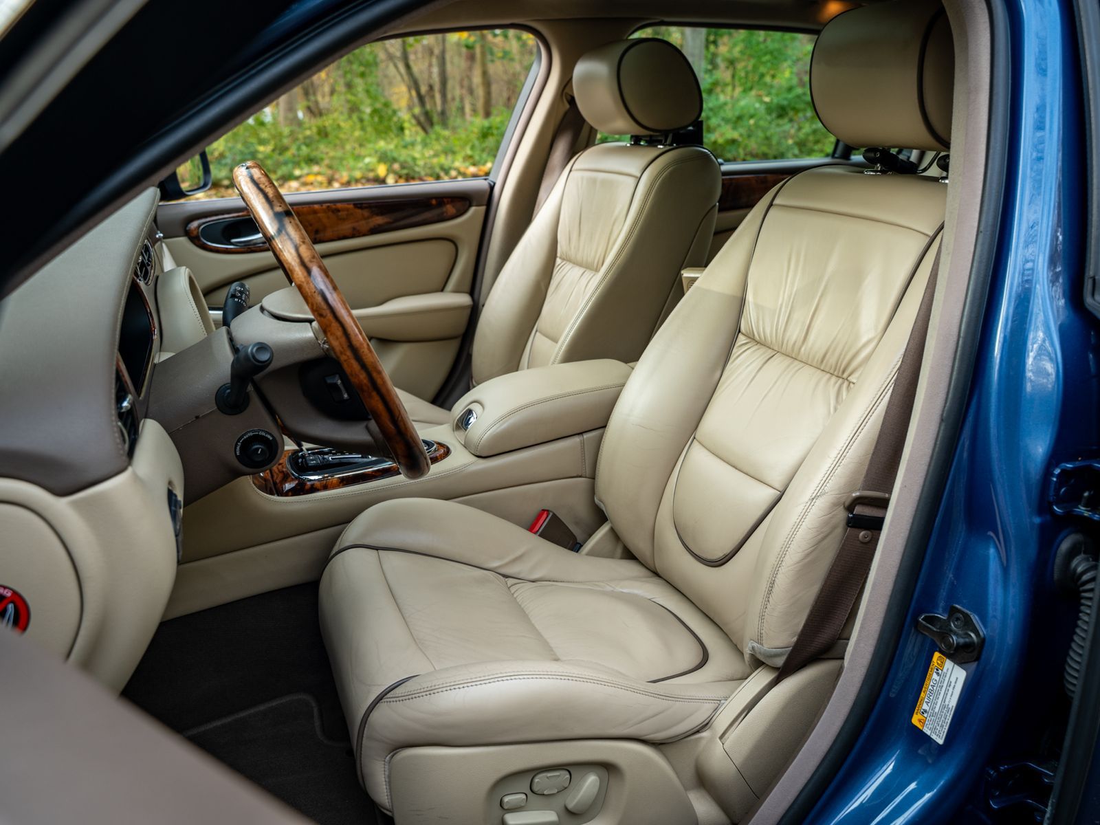 Jaguar XJ voorstoelen cr&egrave;me leder